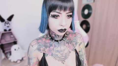Nikki Ramone   online show from April 29, 10:09 am