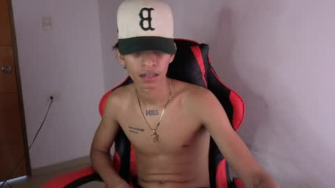 niklaus_wolf online show from April 29, 7:51 pm