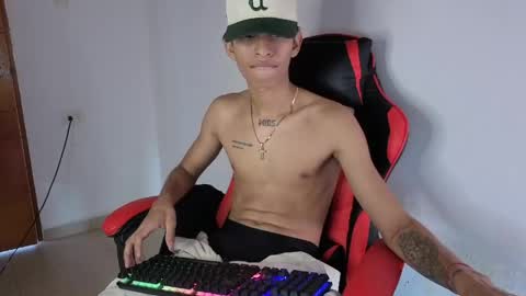 niklaus_wolf online show from April 27, 7:11 pm