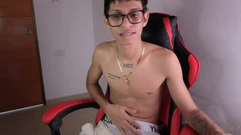 niklaus_wolf online show from April 28, 4:06 am