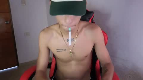 niklaus_wolf online show from May 5, 8:58 pm
