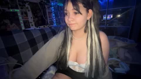 nikoli_naw online show from February 11, 8:23 pm