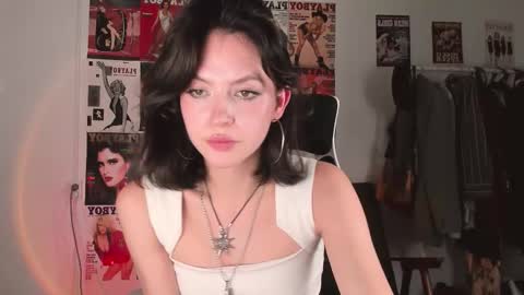 Snapshot of niky_jess chatting on October 5, 1:58 am Veronica online show from October 5, 1:58 am