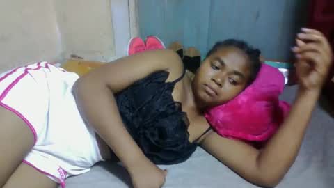 nilah online show from April 23, 7:04 pm