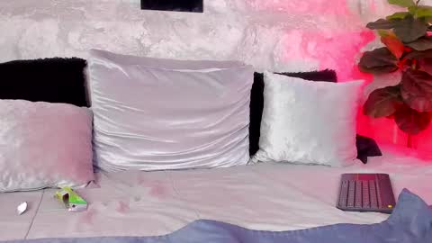 Nils online show from November 3, 2:23 am