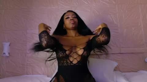 nina_bae_ online show from June 29, 8:30 pm