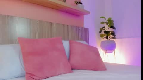 N I N A online show from November 27, 3:36 am