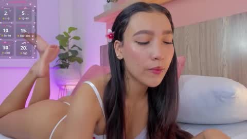 N I N A online show from November 12, 3:53 am