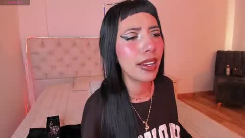 Nina Fox  online show from June 20, 3:40 pm
