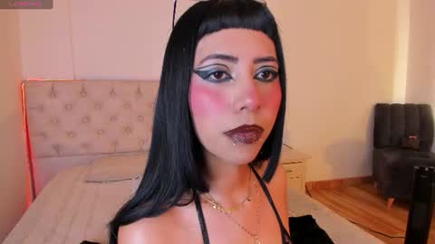 Nina Fox  online show from June 24, 2:24 pm