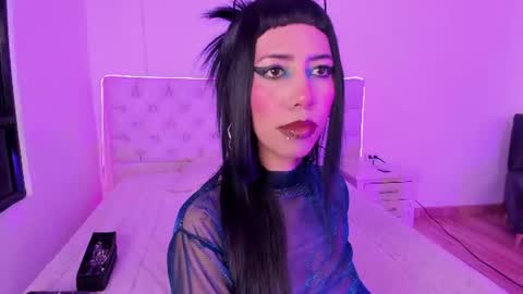 Nina Fox  online show from June 9, 2:28 pm