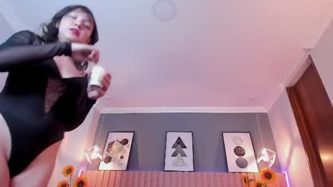 nina_ford_ online show from August 5, 3:03 am