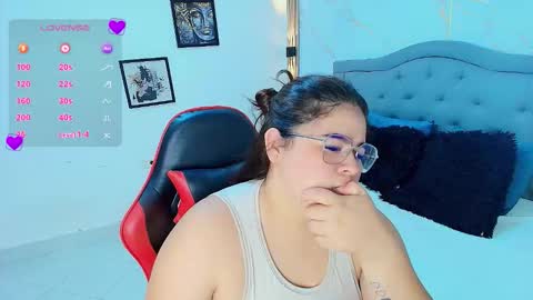 N I N A  online show from March 18, 5:35 am