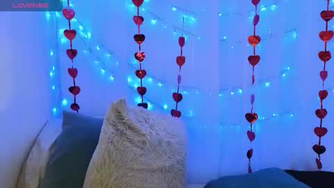 Ninaa fox online show from February 23, 5:15 pm