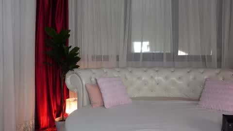 NinaCrystal online show from September 27, 8:01 am