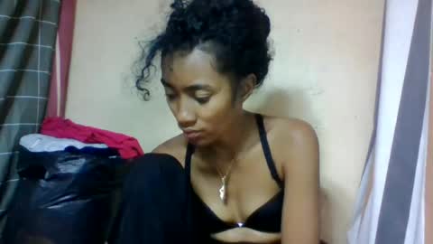 ninaeaa online show from June 18, 9:25 am