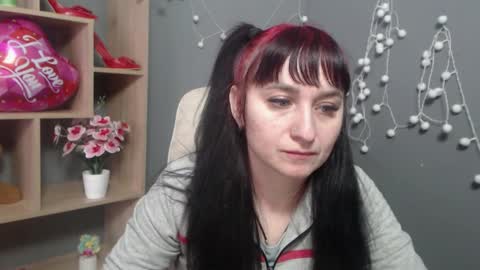 ninaflawlees online show from February 13, 7:33 am