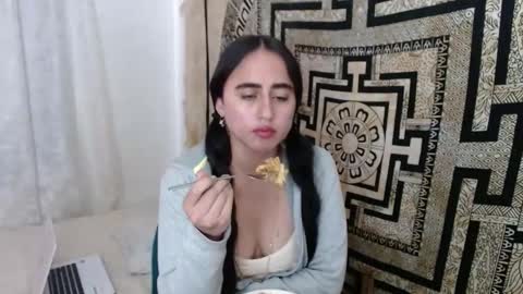 Snapshot of ninakravtz chatting on March 6, 6:37 pm N I N A online show from March 6, 6:37 pm