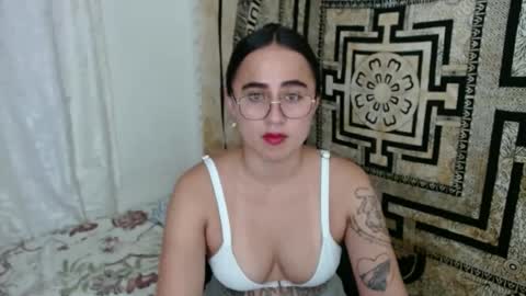 N I N A online show from November 3, 10:44 pm