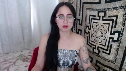 Snapshot of ninakravtz chatting on February 8, 3:21 pm N I N A online show from February 8, 3:21 pm