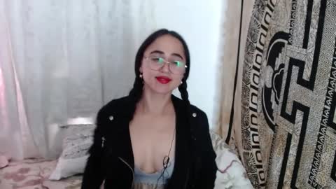 Snapshot of ninakravtz chatting on March 1, 5:16 pm N I N A online show from March 1, 5:16 pm
