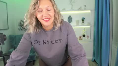 ninastarle online show from September 18, 6:50 am