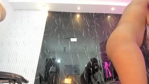 nini_beyker online show from December 17, 1:07 pm