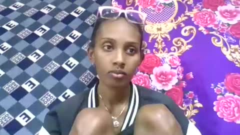 ninie246746 online show from July 15, 1:27 pm