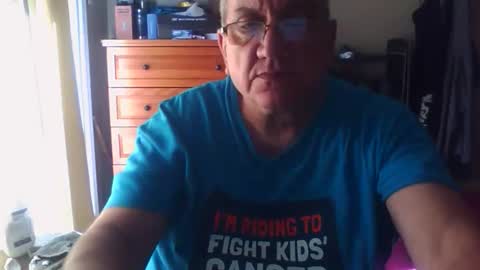 Snapshot of nionios67 chatting on October 10, 2:12 pm Dennis online show from October 10, 2:12 pm