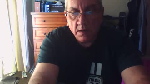 Snapshot of nionios67 chatting on October 22, 2:19 pm Dennis online show from October 22, 2:19 pm