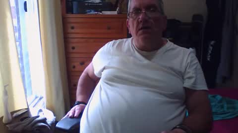 Snapshot of nionios67 chatting on October 20, 3:39 pm Dennis online show from October 20, 3:39 pm