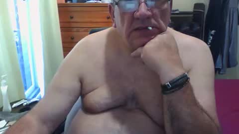 Snapshot of nionios67 chatting on October 18, 8:13 pm Dennis online show from October 18, 8:13 pm