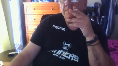 Snapshot of nionios67 chatting on October 1, 4:39 pm Dennis online show from October 1, 4:39 pm