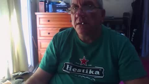 Snapshot of nionios67 chatting on October 17, 2:54 pm Dennis online show from October 17, 2:54 pm