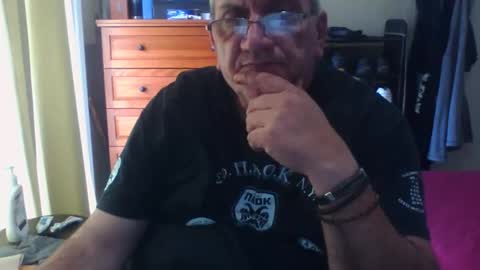Snapshot of nionios67 chatting on October 15, 4:19 pm Dennis online show from October 15, 4:19 pm
