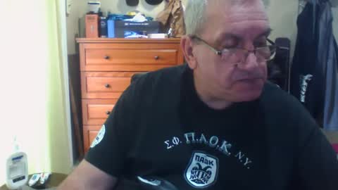 Snapshot of nionios67 chatting on October 13, 1:46 pm Dennis online show from October 13, 1:46 pm