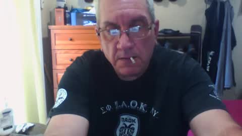 Snapshot of nionios67 chatting on October 14, 3:59 pm Dennis online show from October 14, 3:59 pm