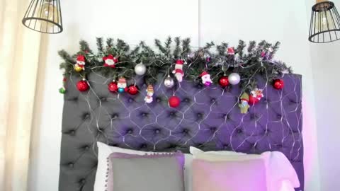 evaaaaaa online show from December 18, 11:45 am