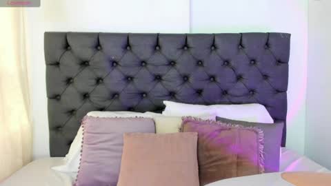 evaaaaaa online show from February 24, 1:31 pm