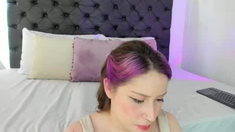 evaaaaaa online show from January 8, 5:26 pm