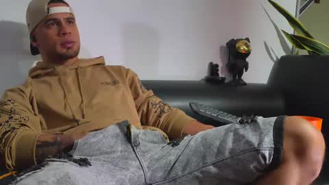 Nicolas Muscle online show from October 13, 4:47 am