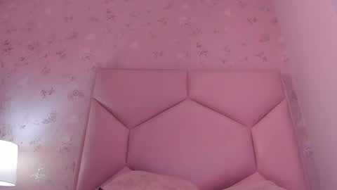 Snapshot of noa_butterfly chatting on March 7, 2:56 pm ambarsulliva online show from March 7, 2:56 pm