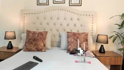 NATHALIA MORENO online show from July 6, 12:24 pm