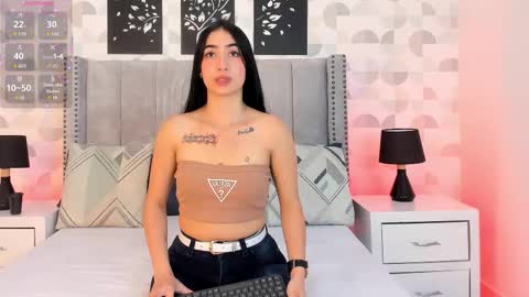 NATHALIA MORENO online show from December 2, 12:25 pm