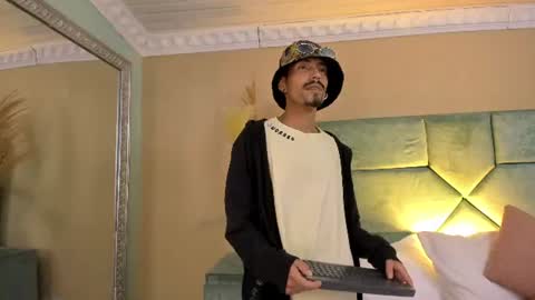 Noah online show from June 14, 3:41 am