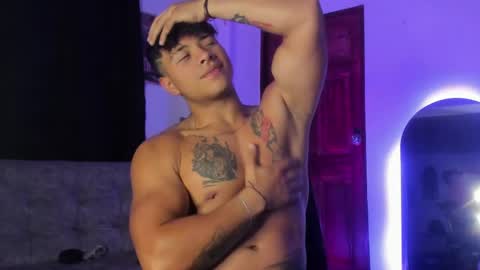 noah_223 online show from May 1, 2:16 am