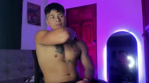 noah_223 online show from April 29, 5:45 am