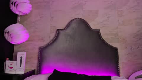 Zoe  online show from April 23, 3:36 am