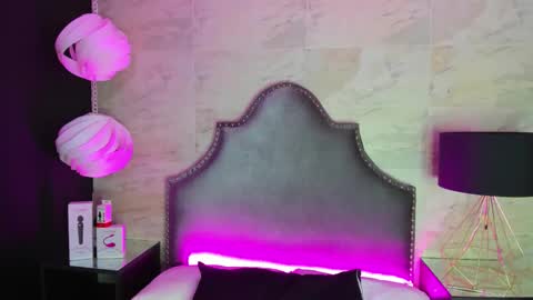 Zoe  online show from April 29, 3:22 am