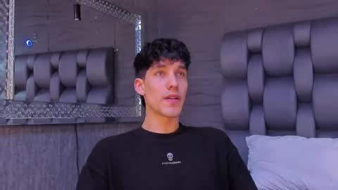 Noah Brigth online show from December 11, 1:58 am